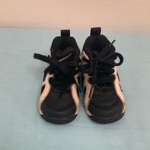 Nike Kids Black and White Sneakers size4. 10cm